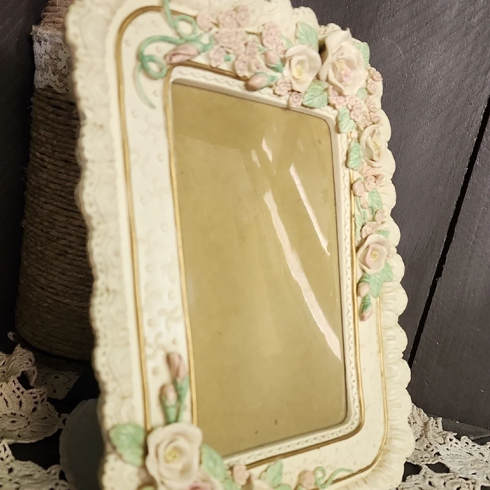 Vtg Cottage Core Rose Encrusted Photo  Free Standing Frame 4x6